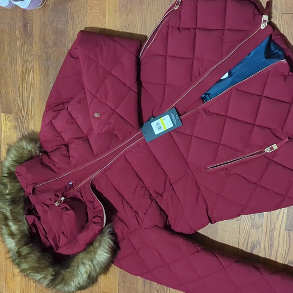 🆕NWT Tommy Hilfiger MACY'S EXCLUSIVE Faux Fur Trimmed PUFFER COAT Medium - Picture 8 of 12